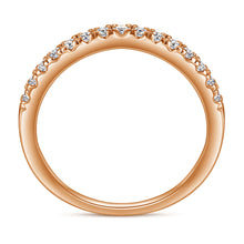 The Victoria - 18kt Rose Gold Wedding Ring Set